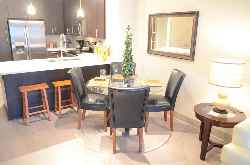 Hanover Post Oak Apartment Houston Room photo
